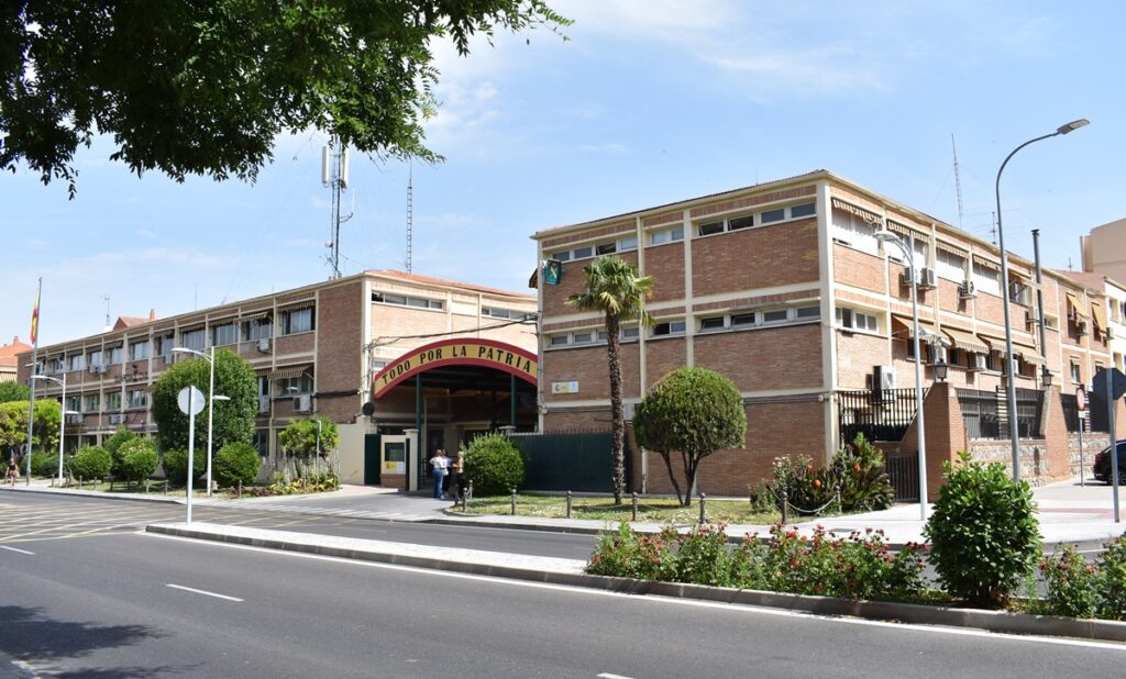 Reanudan las obras de demolición del cuartel: los vecinos reclaman más medidas para evitar polvo en sus viviendas