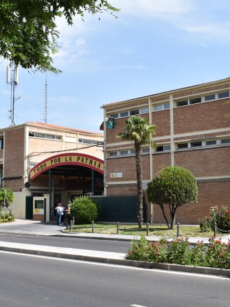 Reanudan las obras de demolición del cuartel: los vecinos reclaman más medidas para evitar polvo en sus viviendas